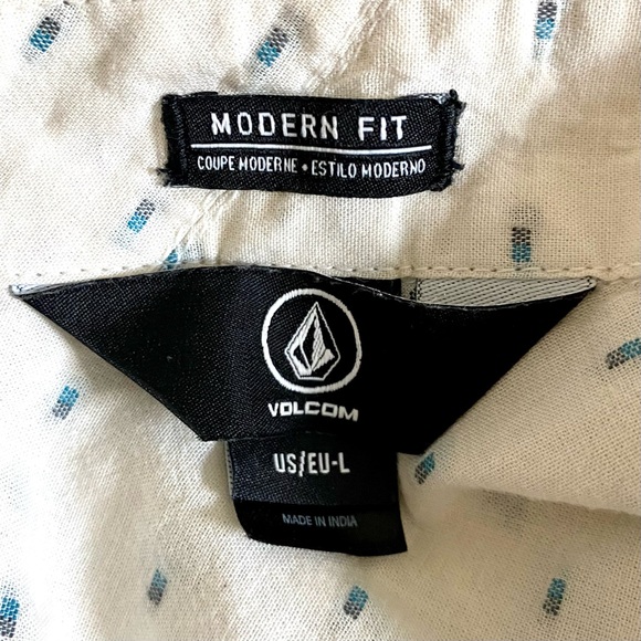 Preowned mens Volcom button up shirt Large - Picture 3 of 5